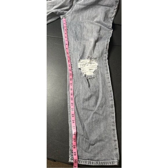 Universal Thread Gray Wash Busted Knee Vintage Straight Jeans - Picture 5 of 16